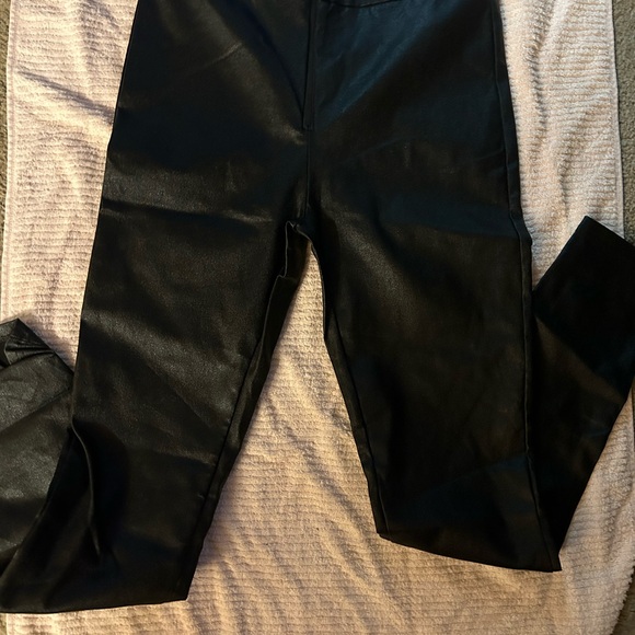 Cute pleather zip front leggings - Picture 1 of 4